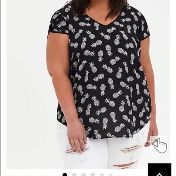 Torrid Pineapple Short top blouse women’s size 5 5X 28 black white tulip sleeve - Picture 1 of 8